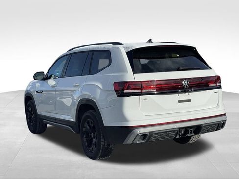 Certified 2025 Volkswagen Atlas Peak Edition SE image 5