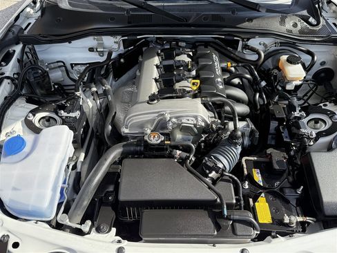 Used 2019 MAZDA MX-5 Miata RF Grand Touring image 39