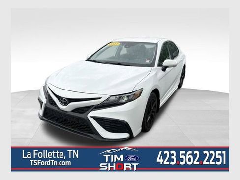 Used 2024 Toyota Camry SE FWD image 1