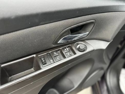 Used 2016 Chevrolet Cruze LT w/ Technology Package image 38
