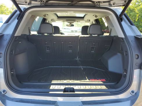 Used 2024 GMC Terrain SLT w/ LPO, Floor Liner Package AWD/4WD image 8