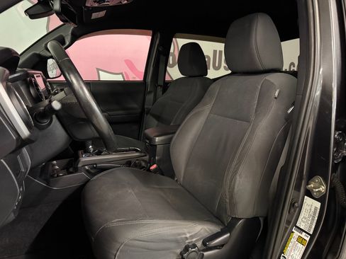 Used 2019 Toyota Tacoma TRD Off-Road image 22