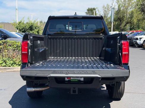 Certified 2025 Toyota Tacoma SR5 AWD/4WD image 10