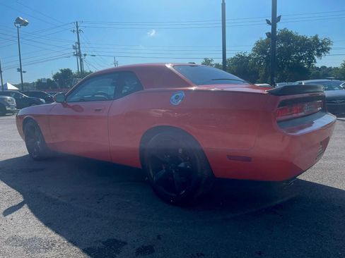 Used 2009 Dodge Challenger SRT8 RWD image 4