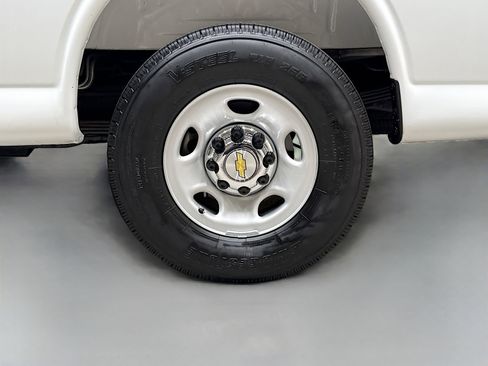 Used 2025 Chevrolet Express 3500 LT w/ LT Preferred Equipment Group RWD image 31