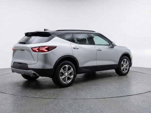 Used 2025 Chevrolet Blazer LT image 9