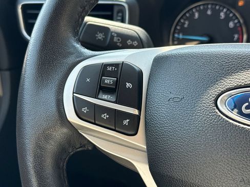 Used 2023 Ford Explorer XLT w/ Equipment Group 202A AWD/4WD image 29