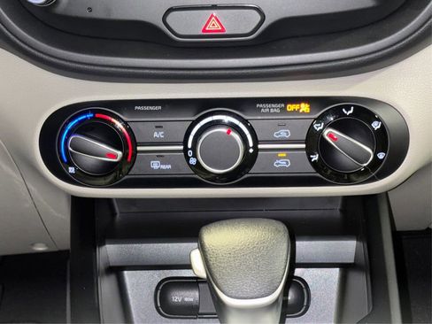 Used 2025 Kia Soul LX w/ LX Technology Package image 28