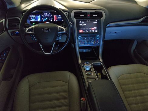 Used 2017 Ford Fusion SE w/ Fusion SE Technology Package FWD image 22