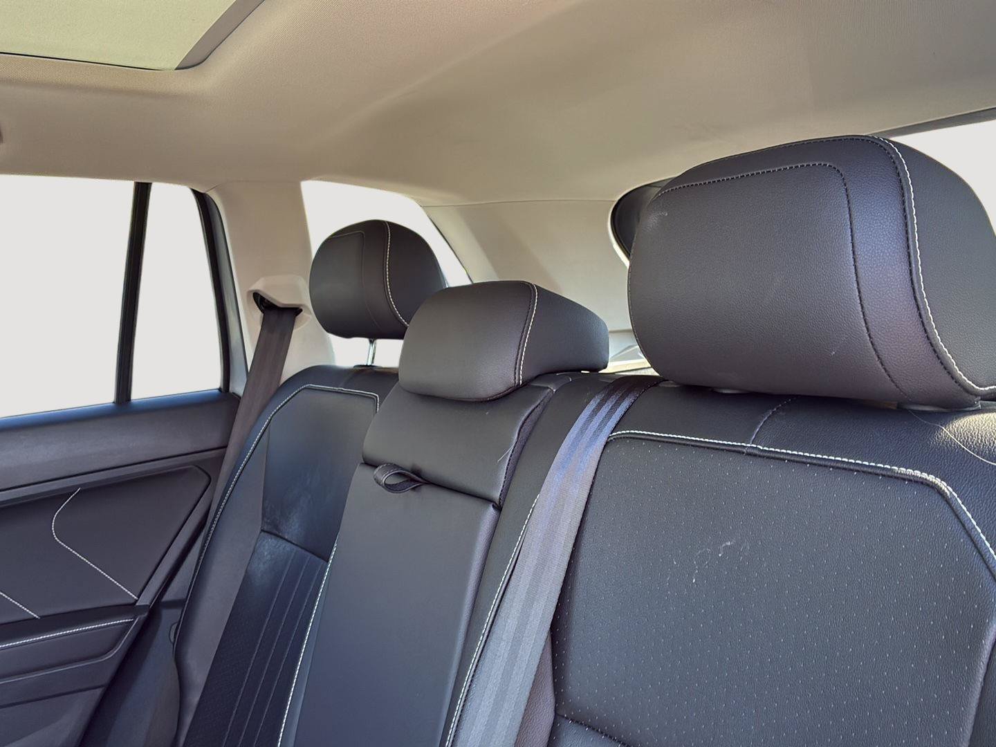 Used 2023 Volkswagen Tiguan SE w/ Panoramic Sunroof Package AWD/4WD image 21