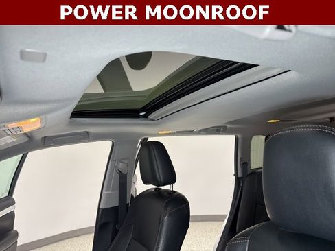 Used 2019 Toyota Highlander XLE image 3