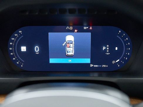Certified 2025 Volvo XC90 B6 Plus AWD/4WD image 14