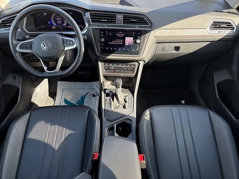 Used 2024 Volkswagen Tiguan SE image 19