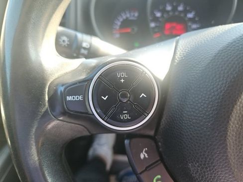 Used 2015 Kia Soul + FWD image 17