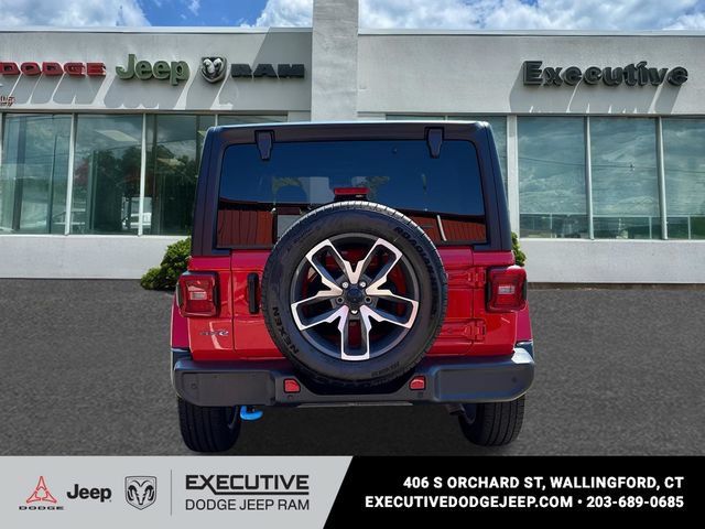Used 2024 Jeep Wrangler Unlimited w/ Convenience Group AWD/4WD image 3