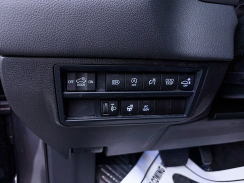 Used 2024 Toyota Tundra Limited w/ Power Package AWD/4WD image 4