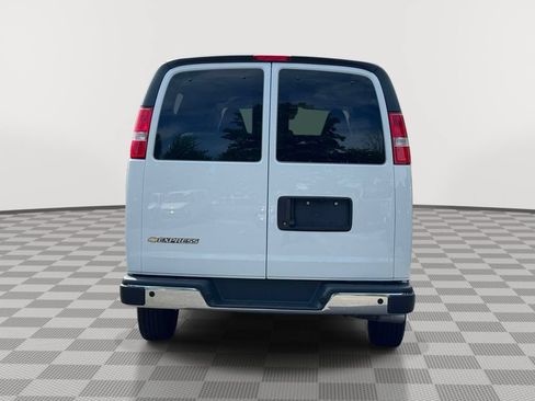 Used 2025 Chevrolet Express 3500 LT w/ LT Preferred Equipment Group RWD image 5