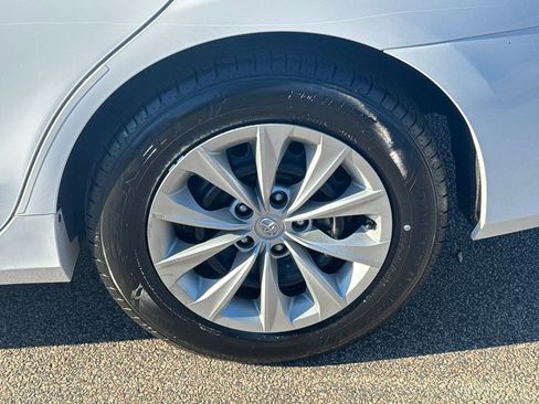 Used 2017 Toyota Camry LE image 38