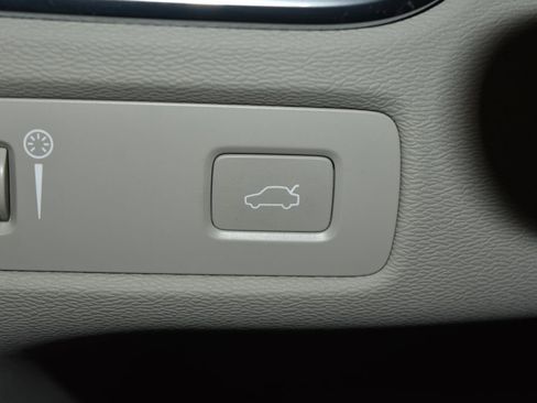 Used 2022 Volvo XC60 B5 Momentum image 17