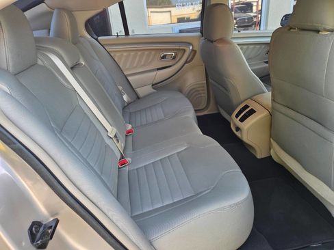 Used 2018 Ford Taurus SE FWD image 17