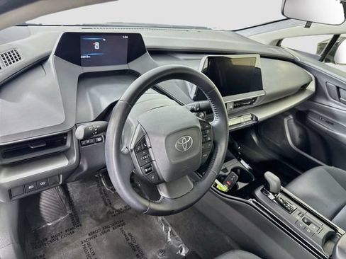 Certified 2025 Toyota Prius LE FWD image 10