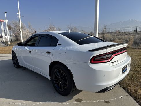 Used 2019 Dodge Charger SXT w/ Plus Group image 3