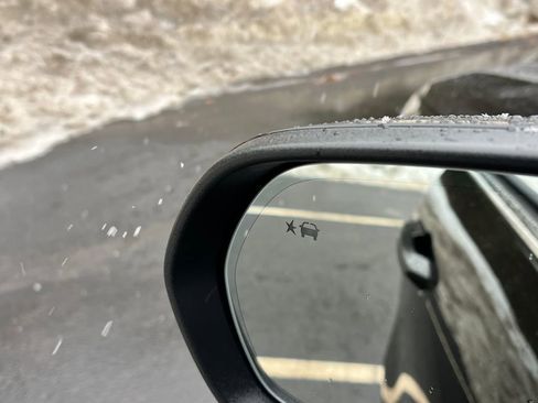 Used 2025 Buick Enclave Preferred image 27