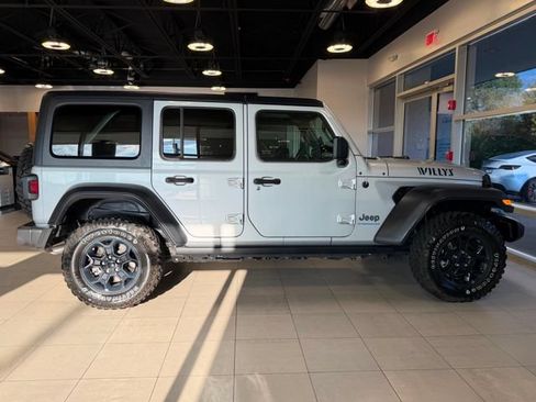 Used 2023 Jeep Wrangler Unlimited w/ Cold Weather Group AWD/4WD image 15