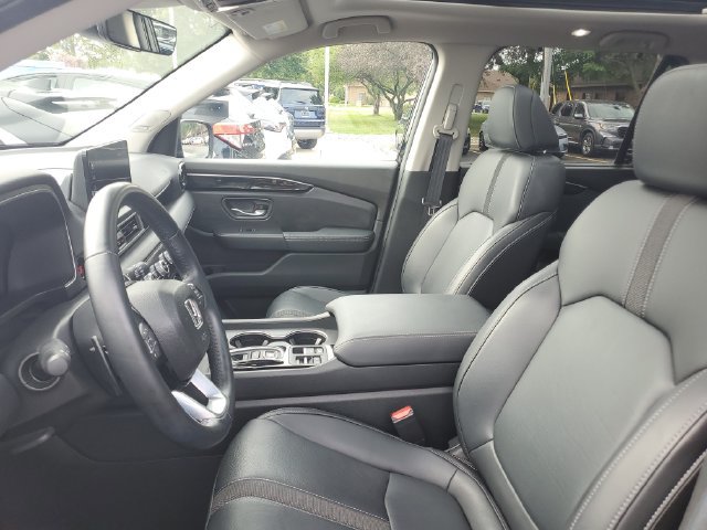 Used 2025 Honda Pilot Touring image 17