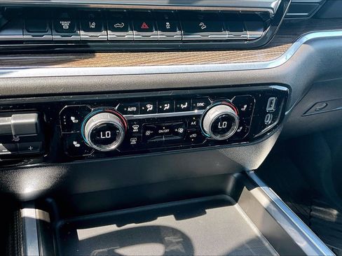 Used 2024 Chevrolet Silverado 2500 LT image 32