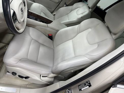 Used 2016 Volvo XC90 T6 Momentum w/ Momentum Plus Package AWD/4WD image 14