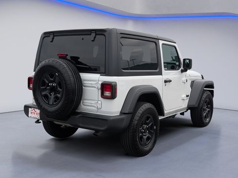 Used 2025 Jeep Wrangler Sport AWD/4WD image 9