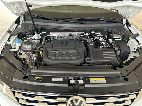Used 2021 Volkswagen Tiguan SE w/ Panoramic Sunroof Package FWD image 13