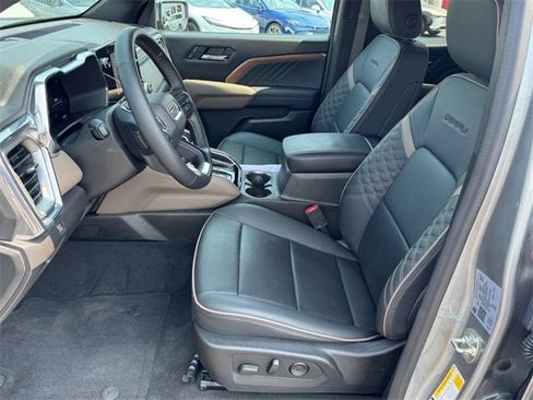 Used 2024 GMC Canyon Denali image 9