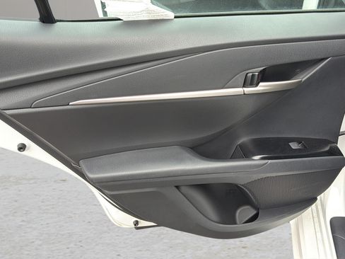 Used 2025 Toyota Camry SE FWD image 13