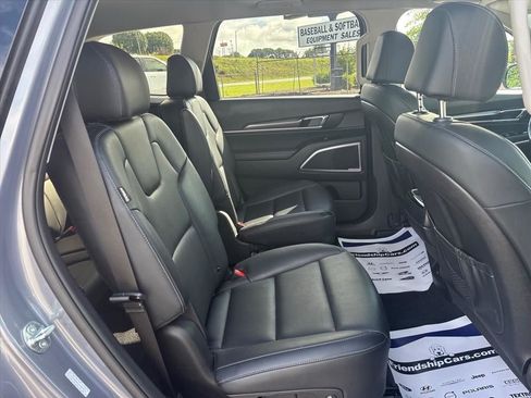 Used 2025 Kia Telluride S FWD image 15