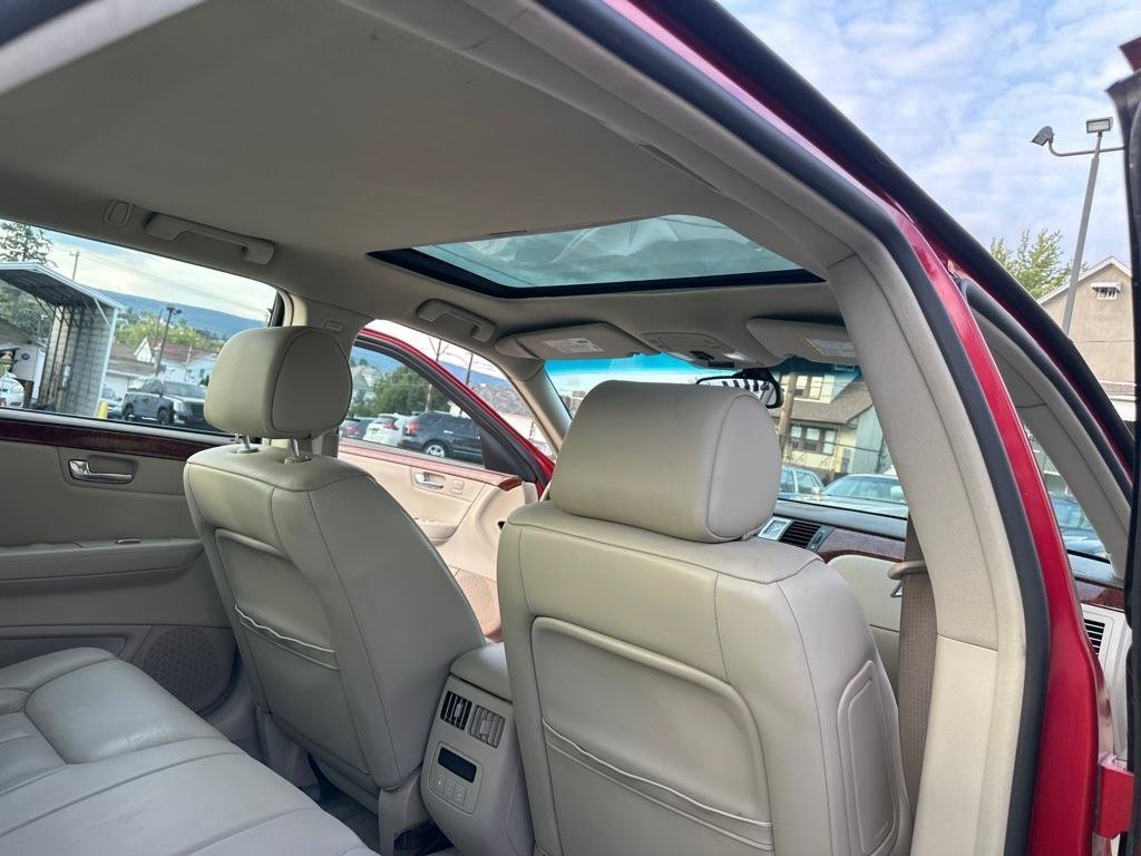 Used 2006 Cadillac DTS w/ Trunk Convenience Package FWD image 26