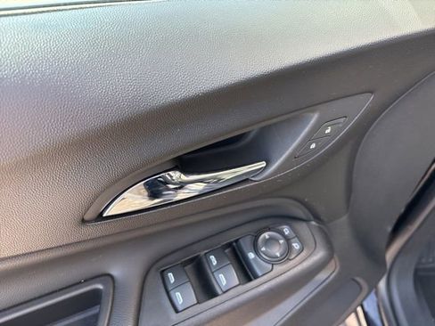 Used 2022 Chevrolet Equinox LT FWD image 16
