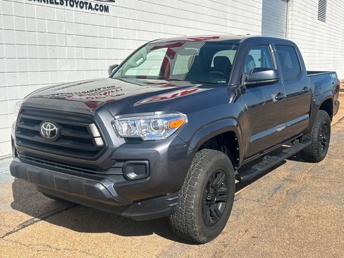 Used 2022 Toyota Tacoma SR image 1