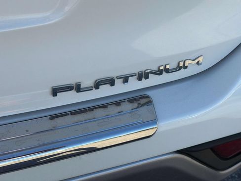 Used 2021 Toyota Highlander Platinum FWD image 7