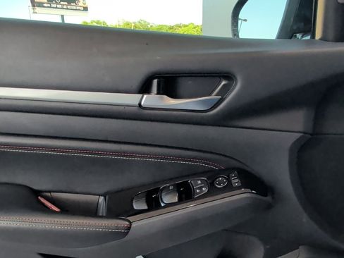 Used 2023 Nissan Altima 2.5 SR w/ SR Premium Package image 13