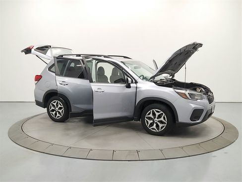Used 2021 Subaru Forester Premium image 16