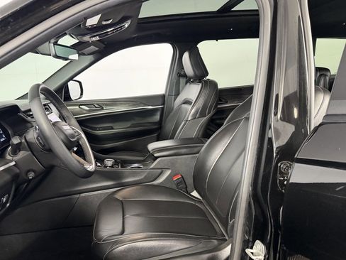 Certified 2024 Jeep Grand Cherokee L Limited w/ Luxury Tech Group II image 21