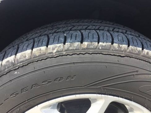 Used 2023 Chrysler Pacifica Touring-L FWD image 10