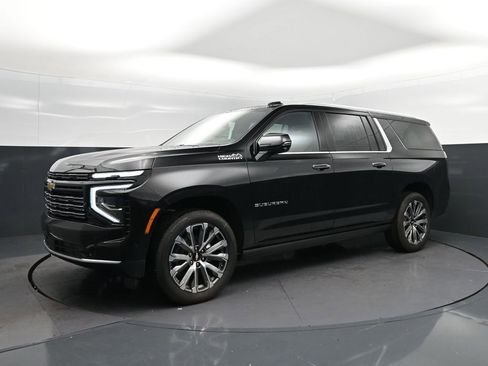 New 2026 Chevrolet Suburban High Country RWD image 3