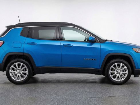 Used 2025 Jeep Compass Limited image 11