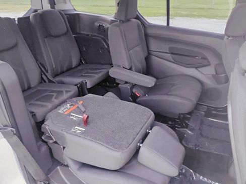 Used 2016 Ford Transit Connect XLT image 19