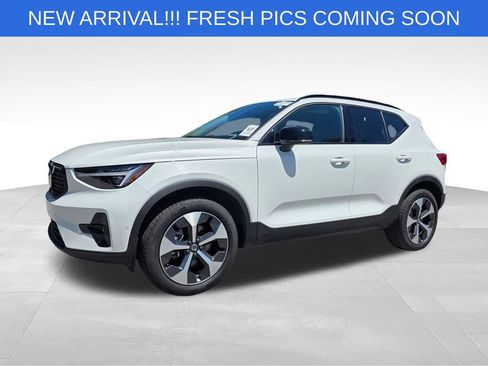 Used 2026 Volvo XC40 B5 Plus AWD/4WD image 2