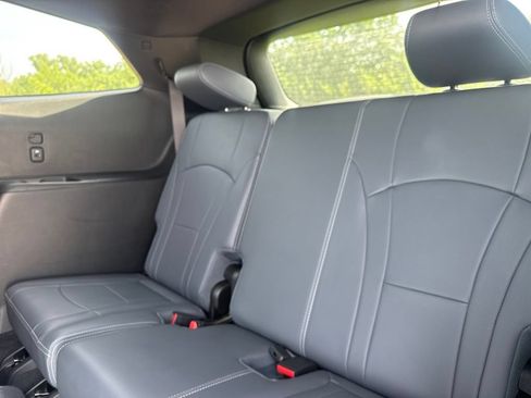 Used 2023 Buick Enclave Essence w/ Experience Buick Package FWD image 17