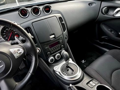 Used 2017 Nissan 370Z Roadster image 23